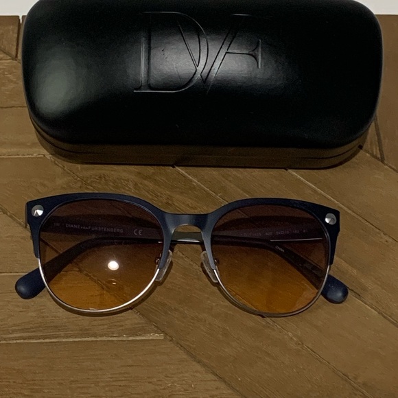 Diane Von Furstenberg Sunglasses - Picture 1 of 7